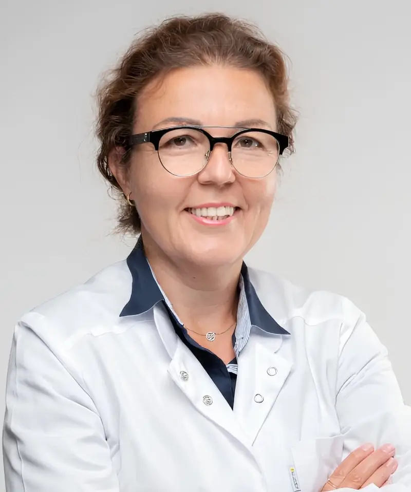 Zdjęcia przestawia prof. dr hab. n. med. Aleksandra Jezela- Stanek, która jaki genetyk przyjmuje w placówce Glivclinic w Katowicach.
