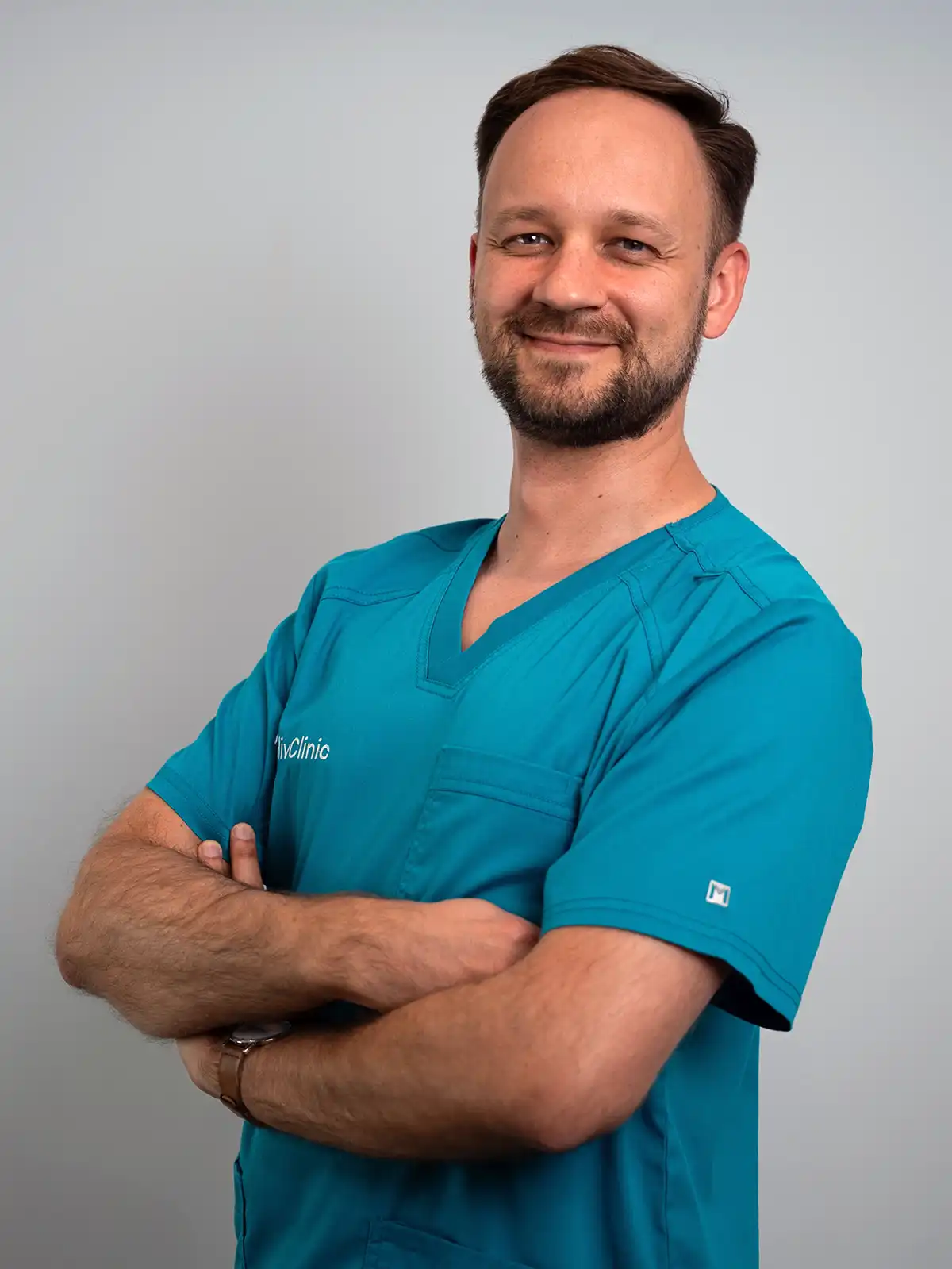 Portret dr Łukasza Kluczyńskiego, endokrynologa z Gliwic, specjalisty w diagnostyce i leczeniu chorób gruczołów dokrewnych.