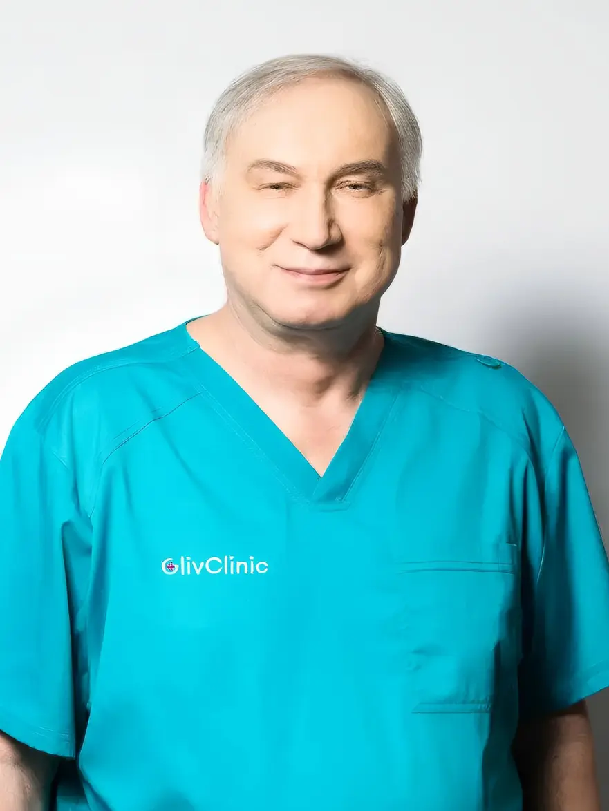 Zdjęcie przestawia chirurga, proktologa Gliwice – dr n. med. Janusz Michał Korlacki