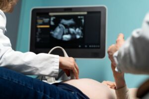 Badania prenatalne w 1., 2. i 3. trymestrze – terminy, przebieg i różnice