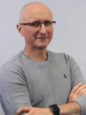 Zdjęcie dr hab. n. med. Marka Olakowskiego – doświadczonego gastrologa i chirurga z Katowic, wykonującego diagnostykę i leczenie chorób przewodu pokarmowego w Glivclinic.