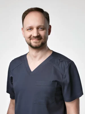 Portret dr Łukasza Kluczyńskiego, endokrynologa z Gliwic, specjalisty w diagnostyce i leczeniu chorób gruczołów dokrewnych.